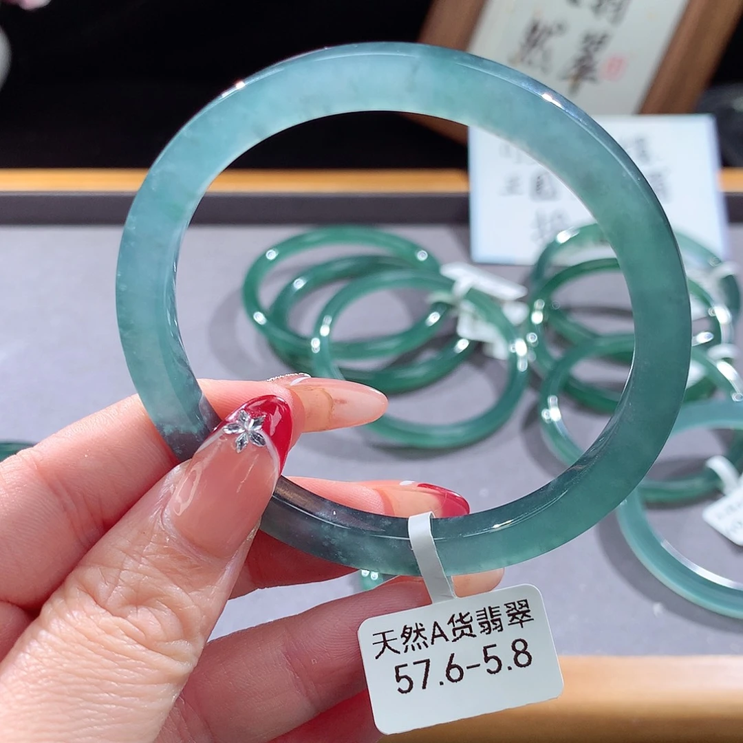 翡翠手镯（圆镯）未镶嵌