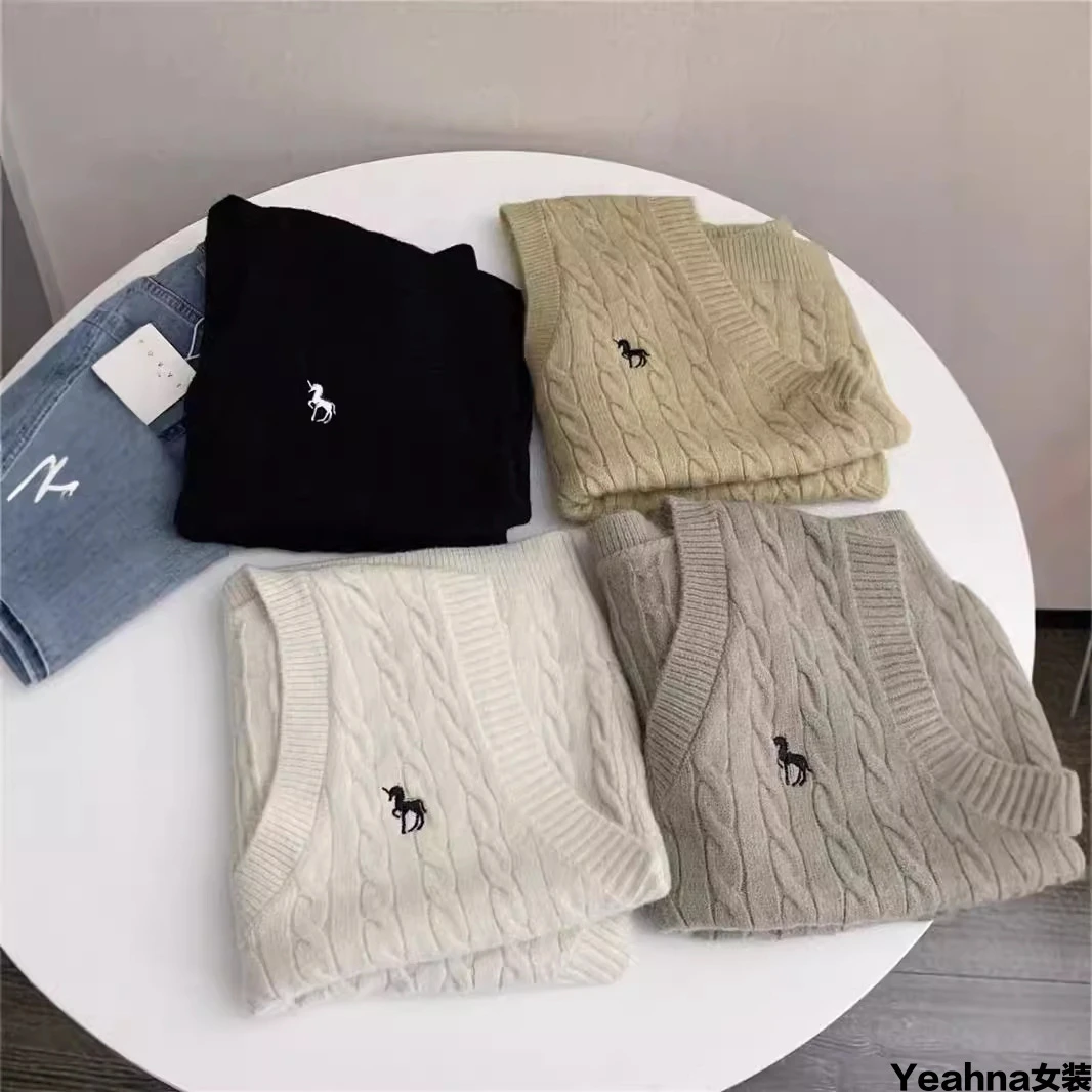 减龄刺绣v领针织衫麻花马女春秋季时尚外搭叠穿学院风毛衣背心