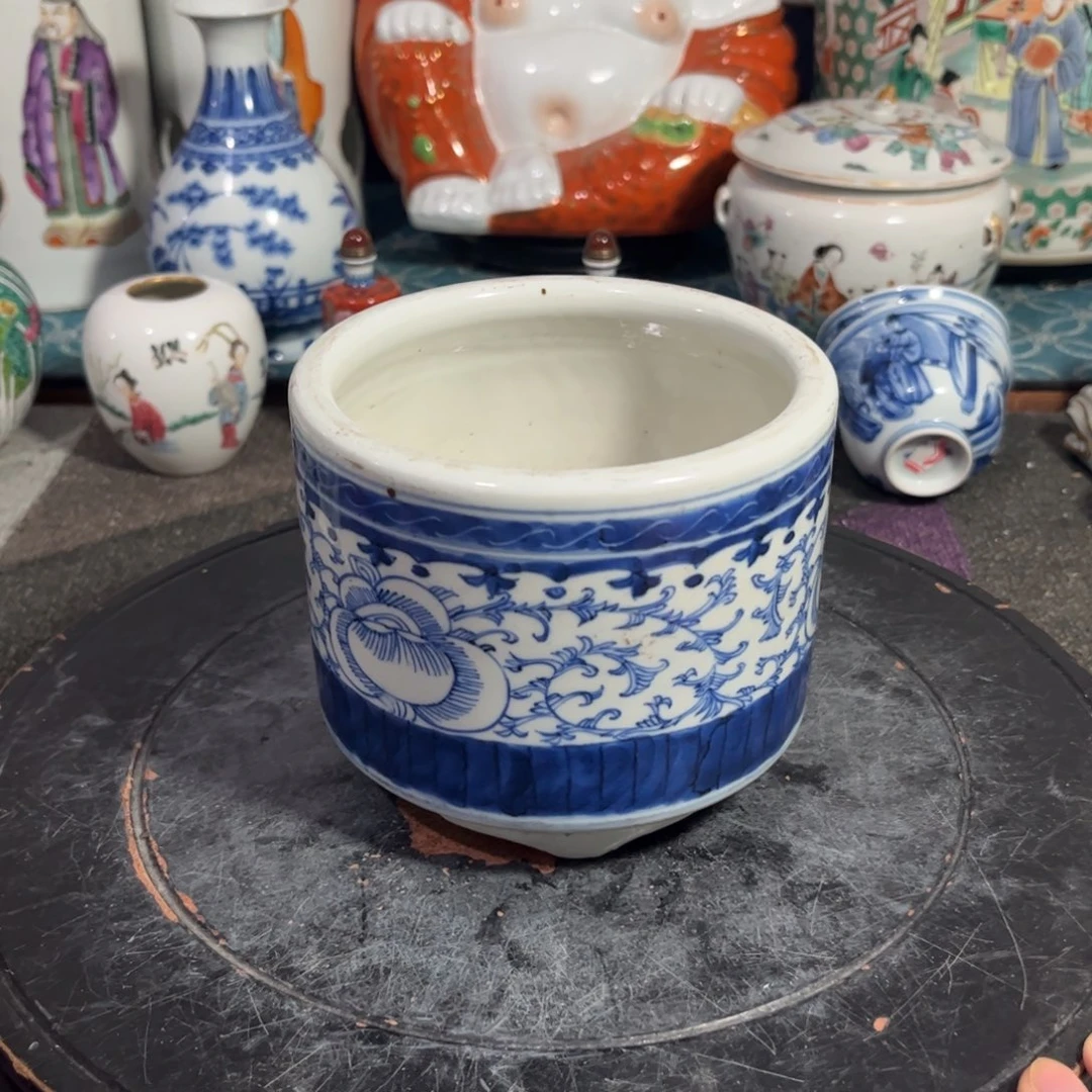 青花缠枝莲纹香炉