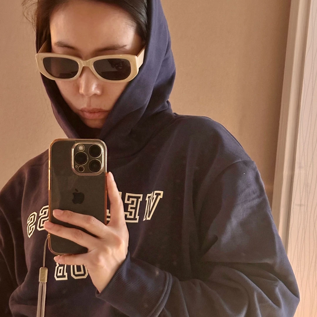 Penny | 复古孔雀蓝字母卫衣