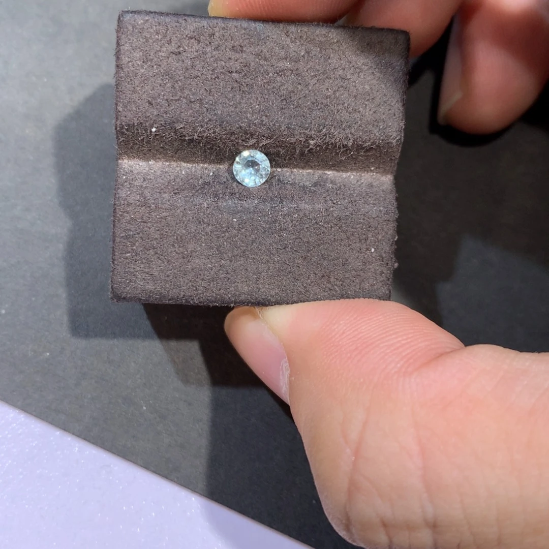 蓝宝石裸石0.37克拉