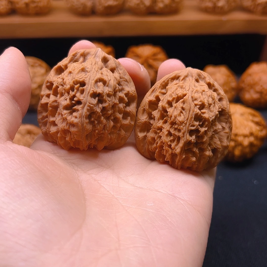 把件核桃红皮三角疆43全品