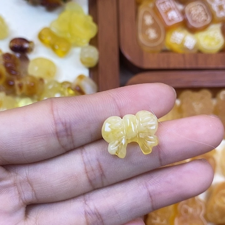橄榄核吊坠蝴蝶结93