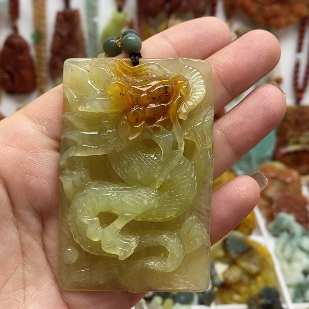 蛇纹石玉未镶嵌颈饰