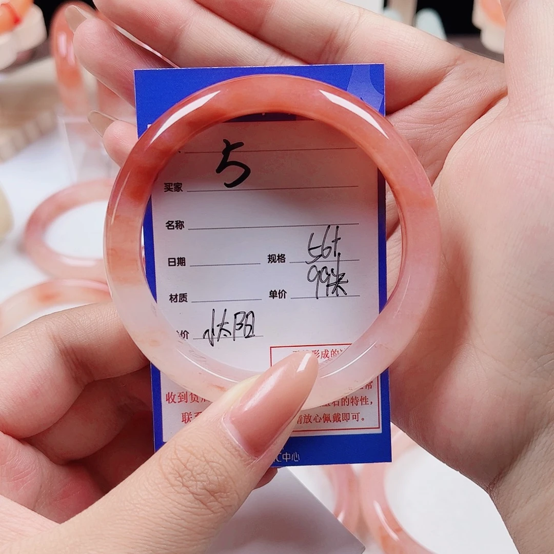 小****石英质玉未镶嵌手镯