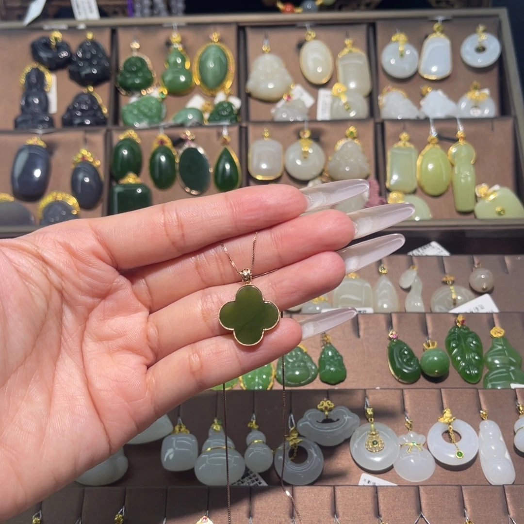 和田玉18K金镶嵌吊坠(赠链)