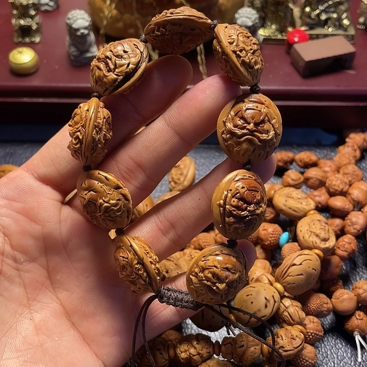 大桃核雕刻瑕疵钟馗头