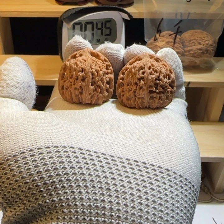 文玩核桃把件嚎*哏12号，35手捻三角