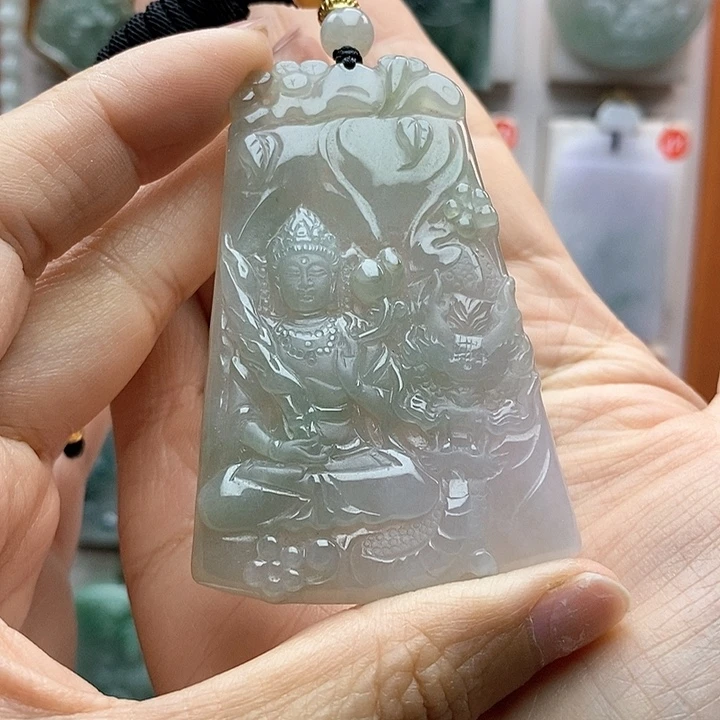 翡翠颈饰未镶嵌每天