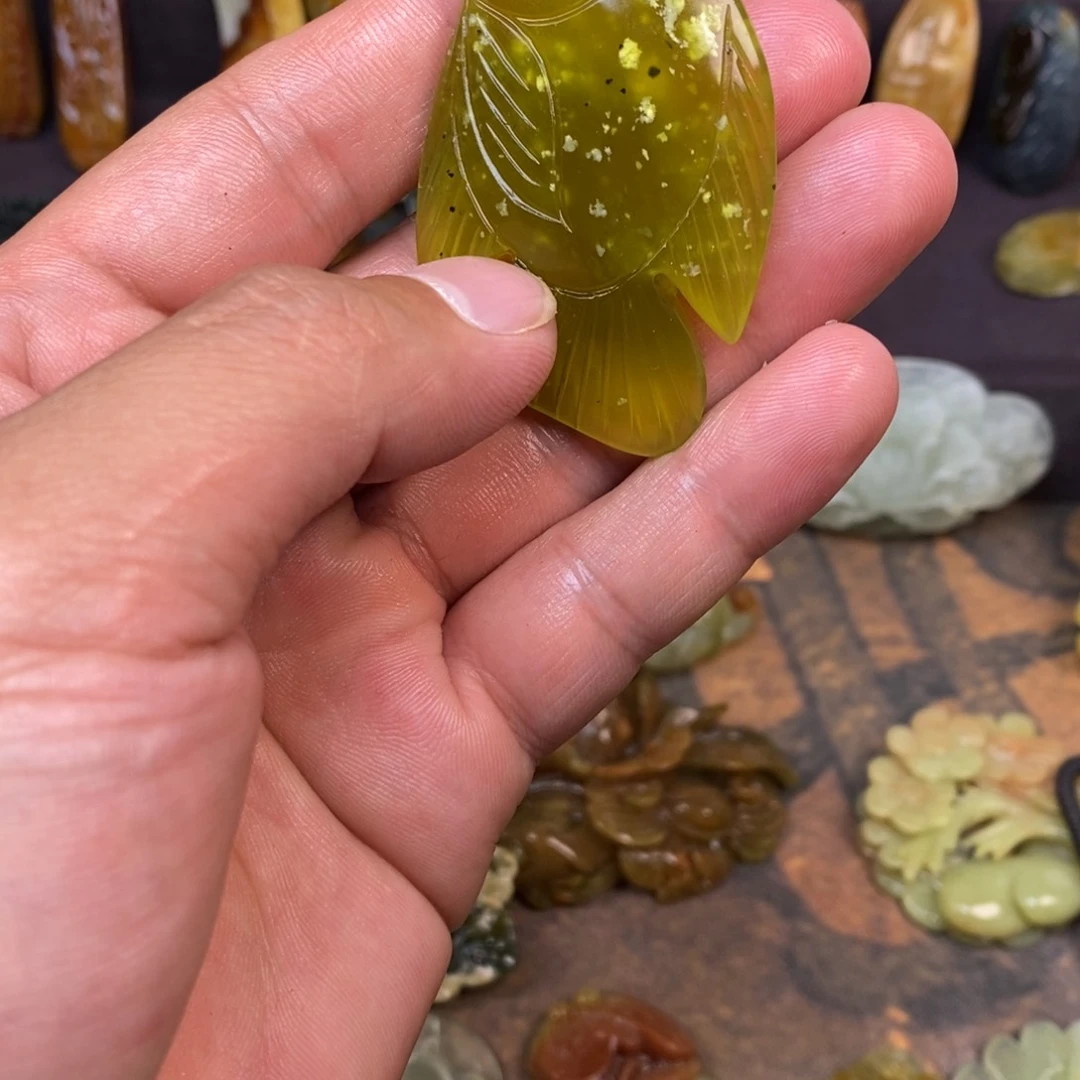 蛇纹石玉未镶嵌吊坠(赠链)