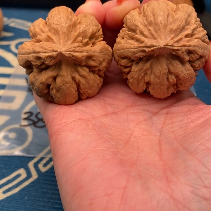 熊***啊文玩核桃吊坠文雅密度文玩核桃