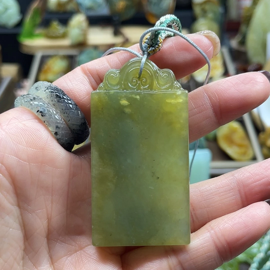 蛇纹石玉颈饰未镶嵌盛**年花玉无事牌