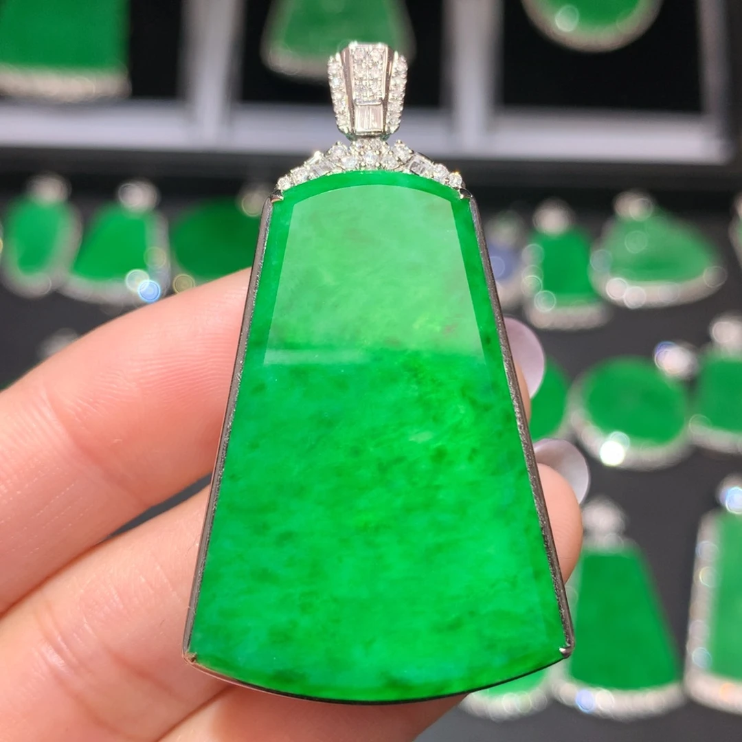 翡翠颈饰18K金镶嵌翡翠