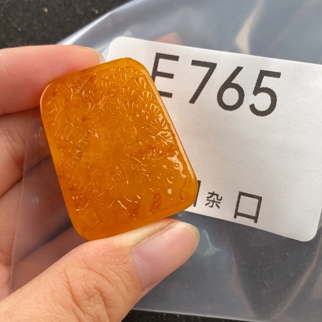 蜜蜡未镶嵌珠宝奇石
