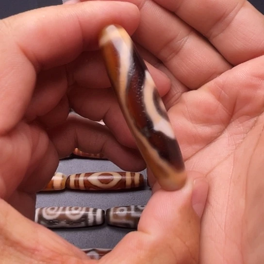 中***)玛瑙/玉髓未镶嵌颈饰