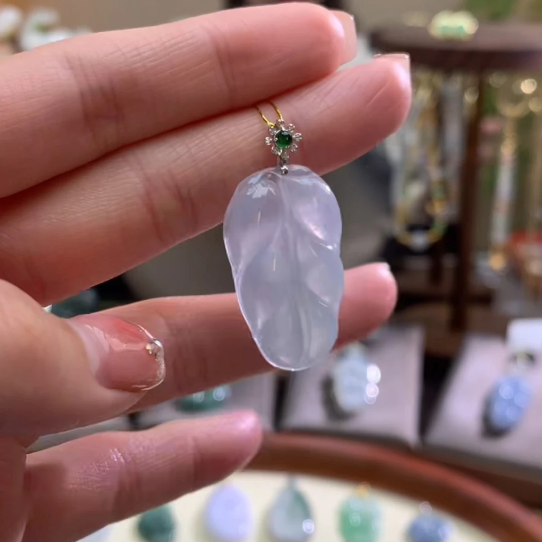 天然A货翡翠吊坠