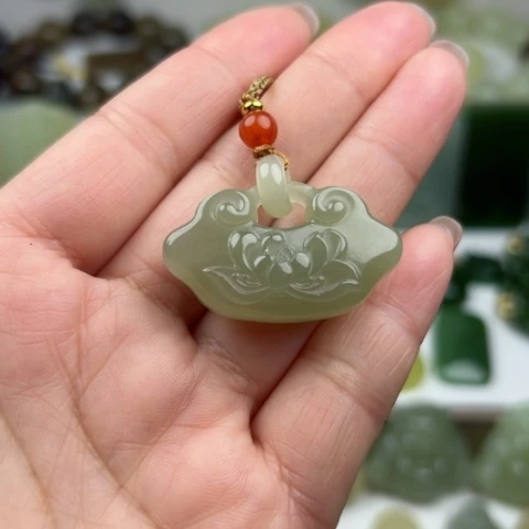 和田玉颈饰未镶嵌