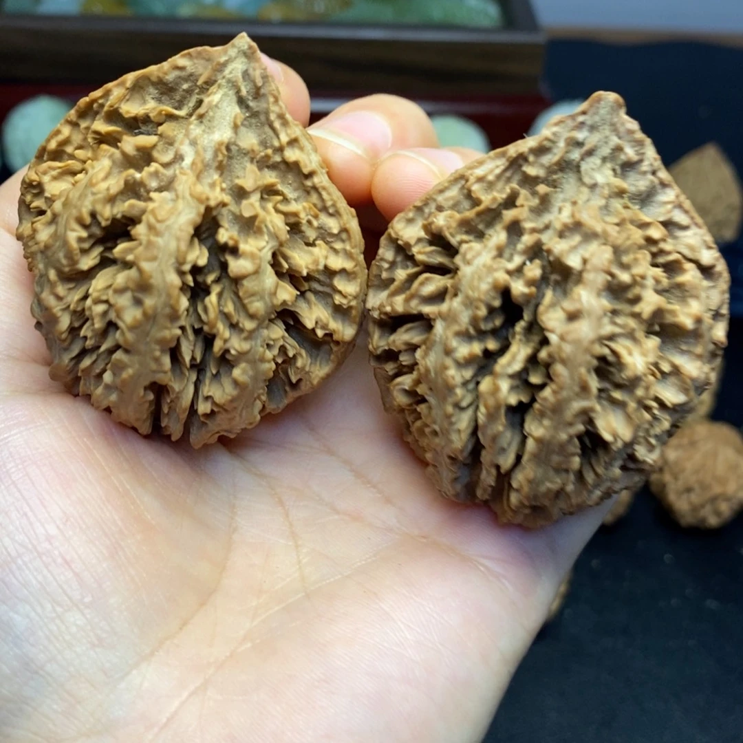 文玩核桃吊坠大呲花49