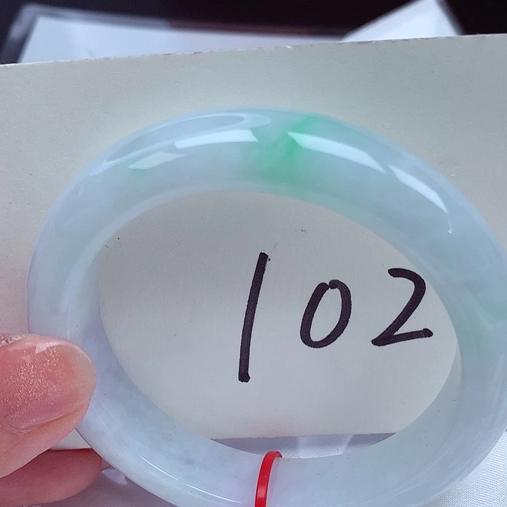 翡翠手镯未镶嵌翡翠