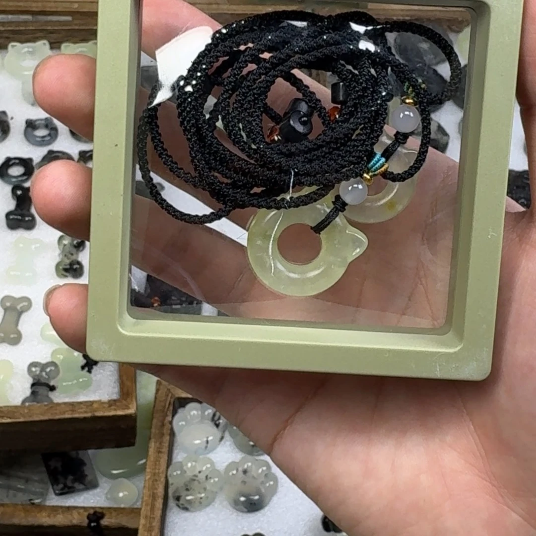 蛇纹石玉吊坠未镶嵌R****y