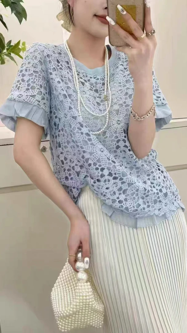 2025立体蕾丝通花拼接荷叶边袖圆领减龄感夏季女性上衣