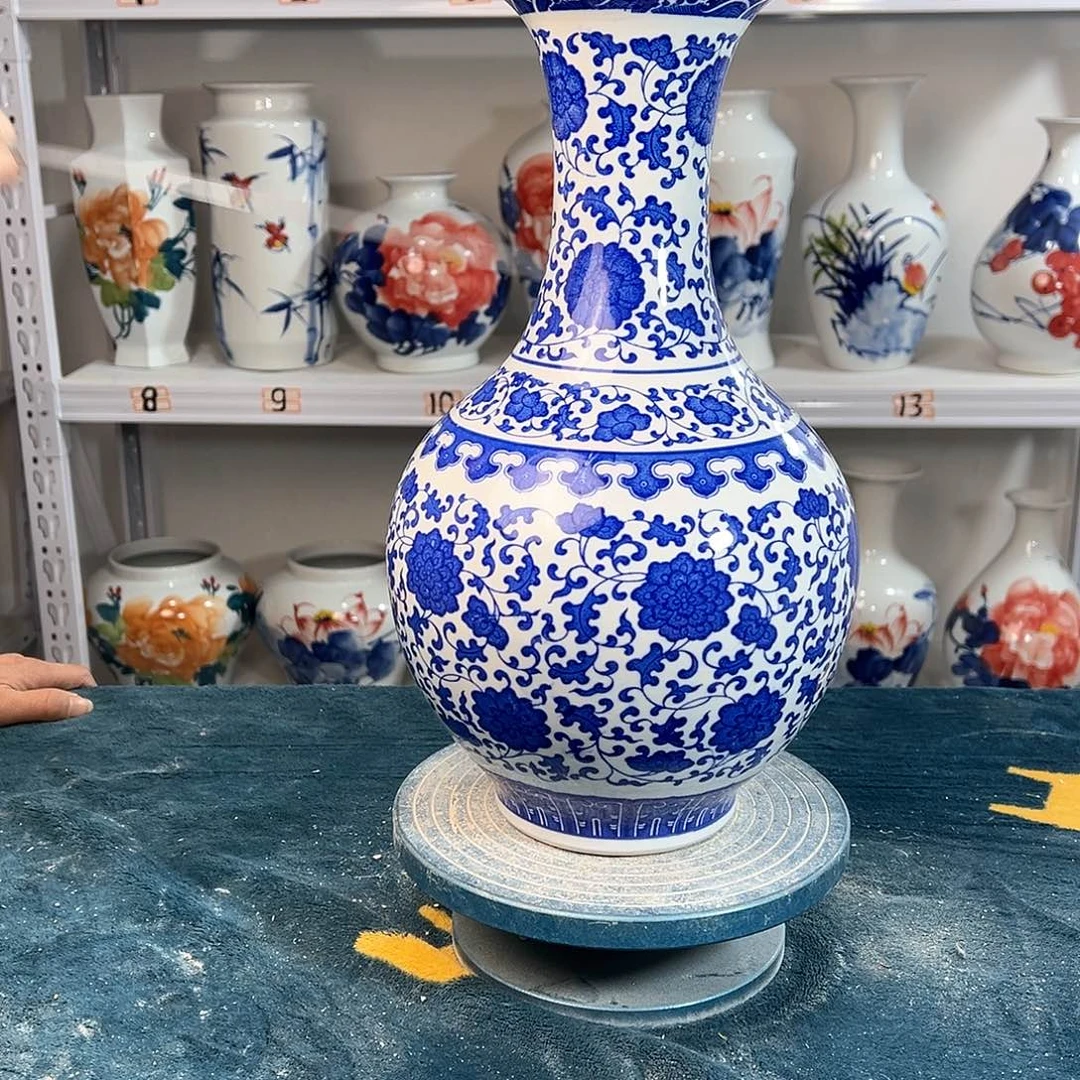 摆件景德镇陶瓷缠枝