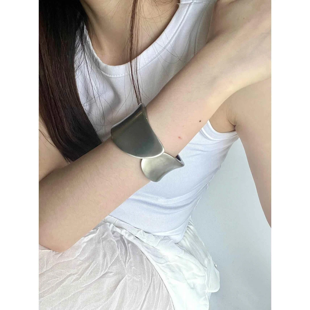 铁合金硅胶手镯 复古磨砂质感交错手镯个性小众设计宽边随意简约