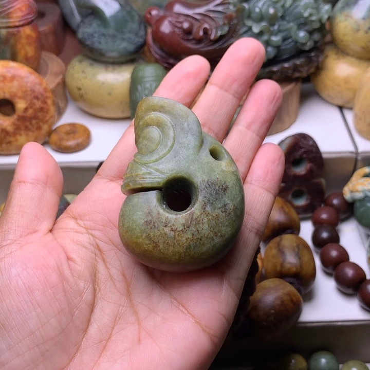 彧***云未镶嵌岫岩河磨玉（透闪石质玉）把件