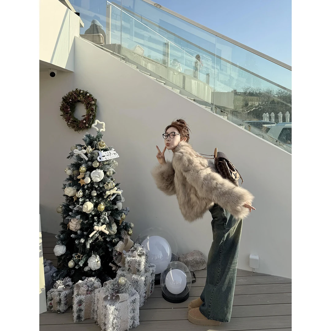 慵懒气质高级感双色立领落肩短款外套女2025新款冬季仿狐狸毛上衣