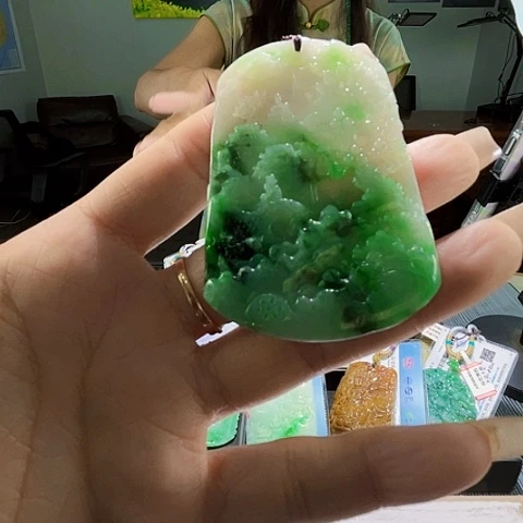 颈饰未镶嵌翡翠一个