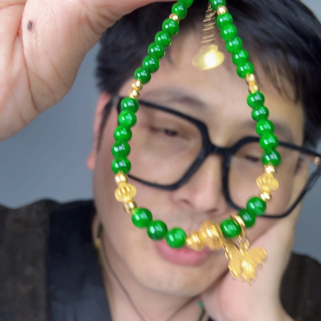 ****浅翡翠18K金镶嵌颈饰一件