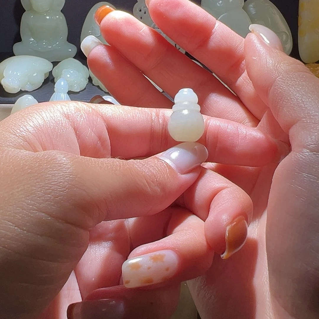 初***阳和田玉未镶嵌颈饰