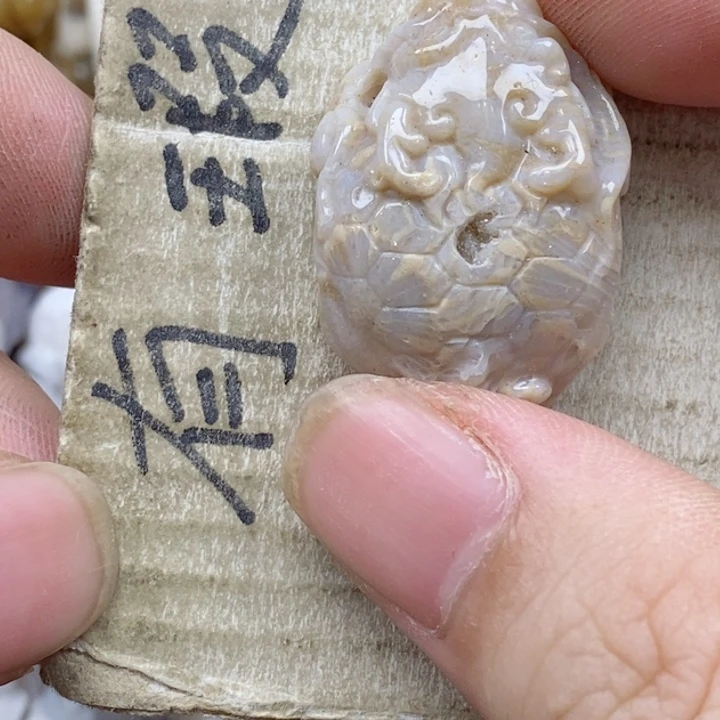 颈饰未镶嵌硅化珊瑚(珊瑚玉)锦****玉小