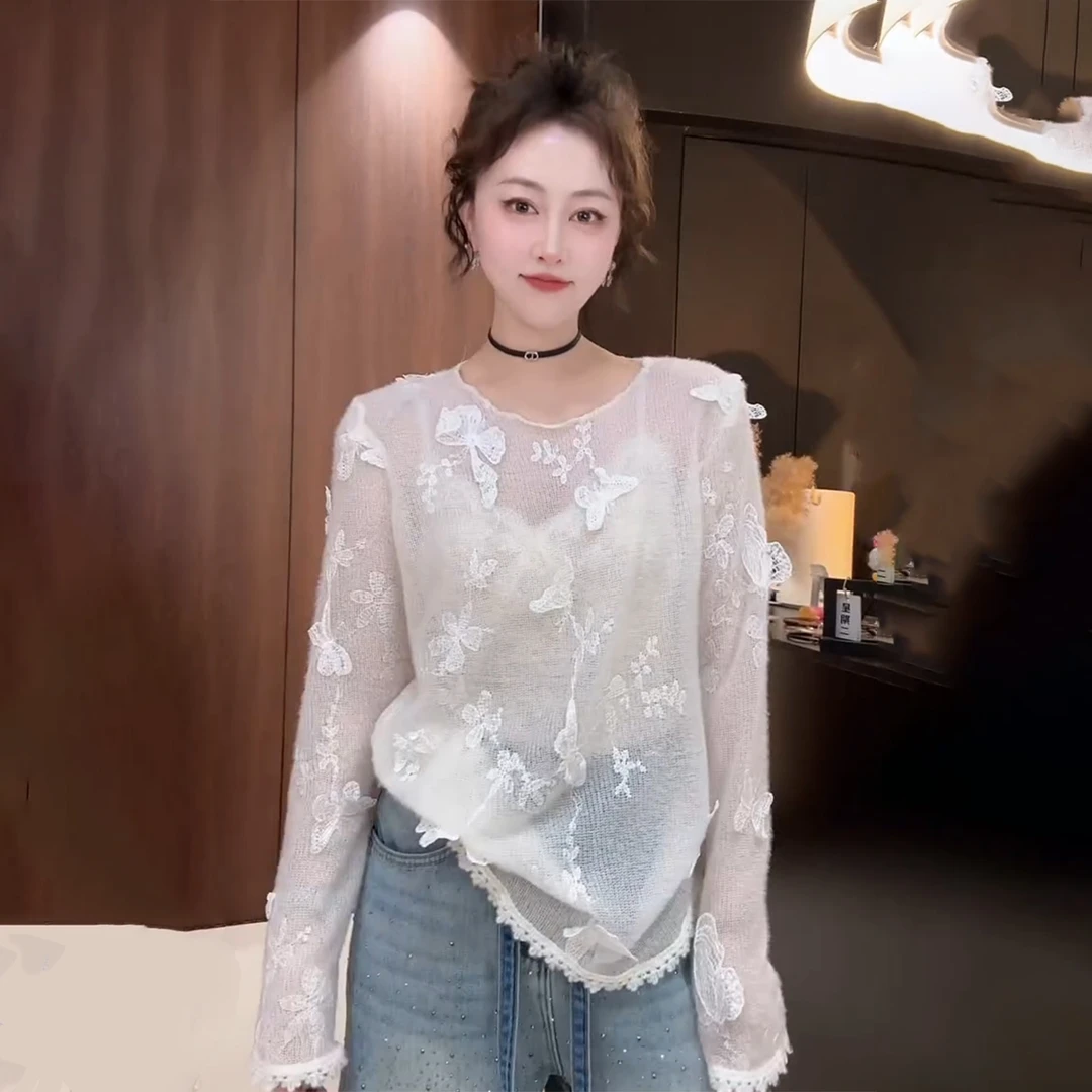 网红洋气蕾丝蝴蝶打底衫女冬季新款法式性感镂空长袖T恤小衫上衣