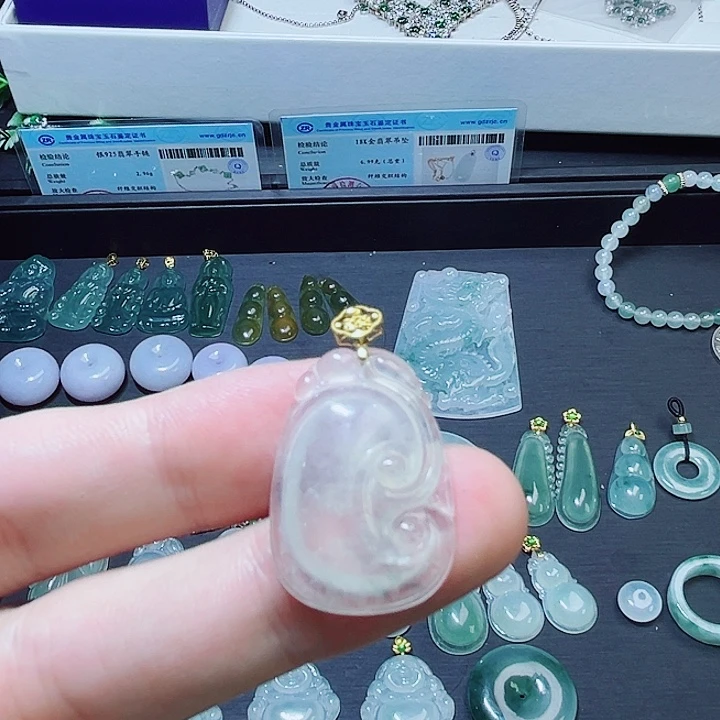 颈饰18K金镶嵌翡翠翡翠