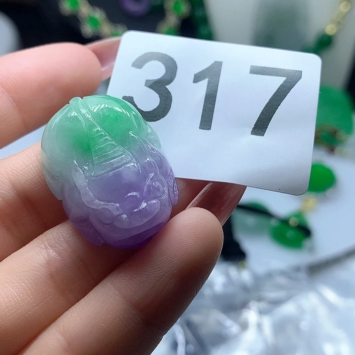 翡翠吊坠(赠链)未镶嵌