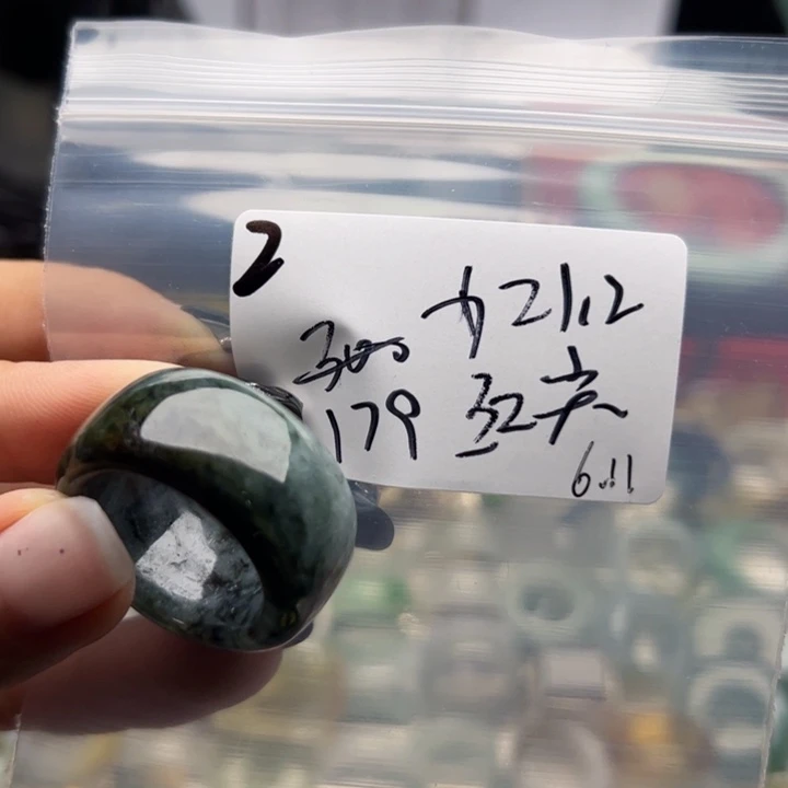 翡翠戒指未镶嵌笑*尘翡翠