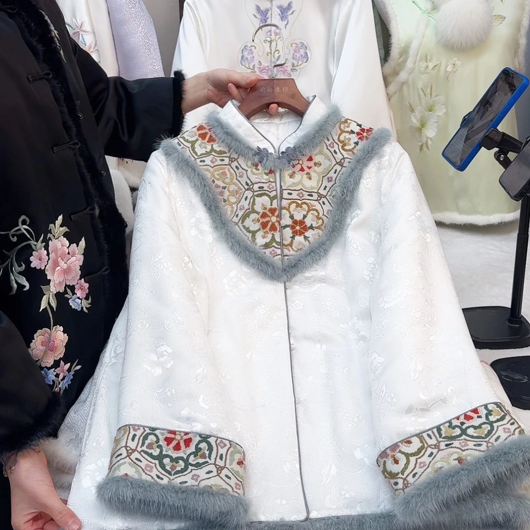 刺绣真丝手工苏绣白色棉服