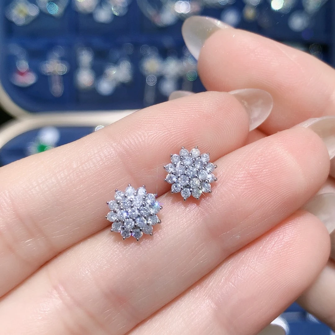 【闪购商品】铂Pt850镶嵌耳饰钻石