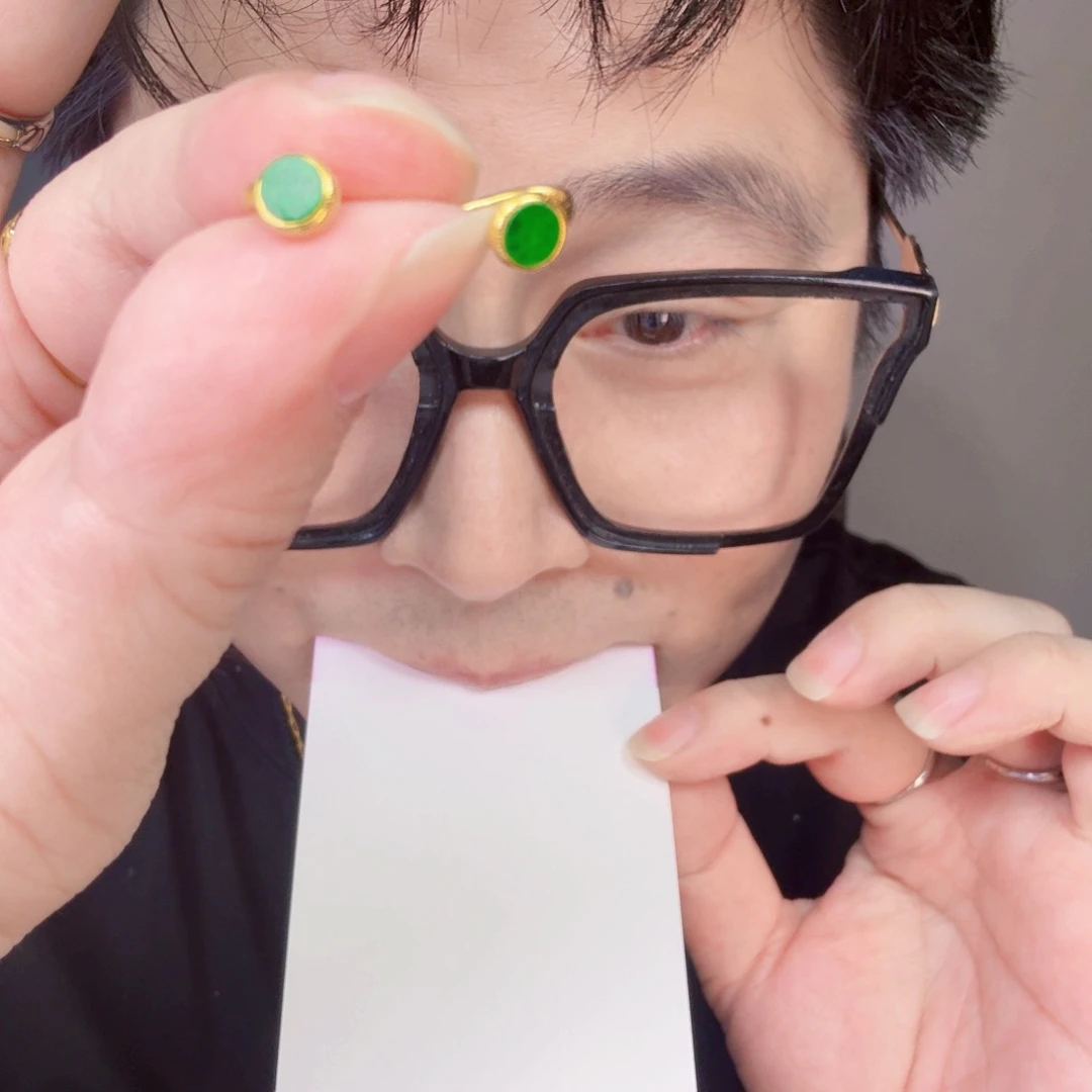 翡翠未镶嵌颈饰一对