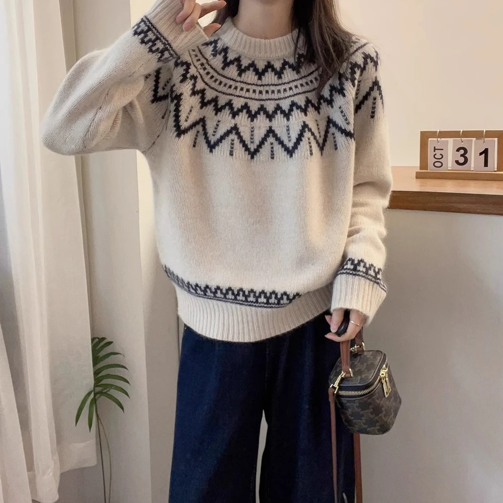 秋冬季新款宽松洋气圆领复古显瘦波浪角花纹长袖针织衫保暖毛衣女