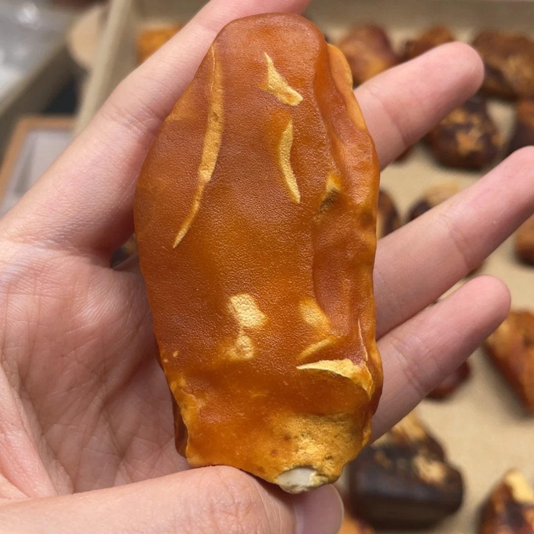 未镶嵌琥珀珠宝奇石