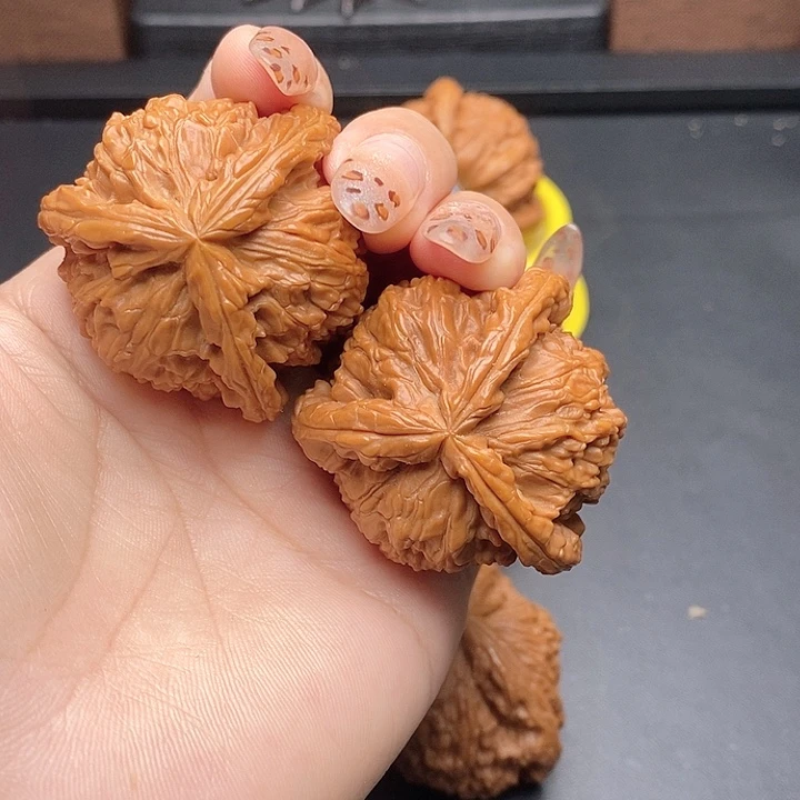 沫***陌核桃核桃吊坠白狮子