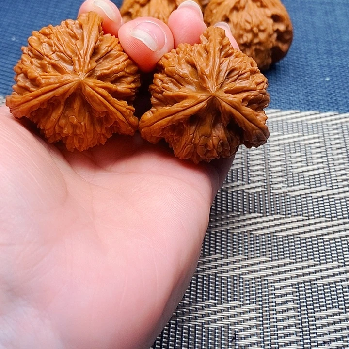 利***文玩核桃吊坠三棱