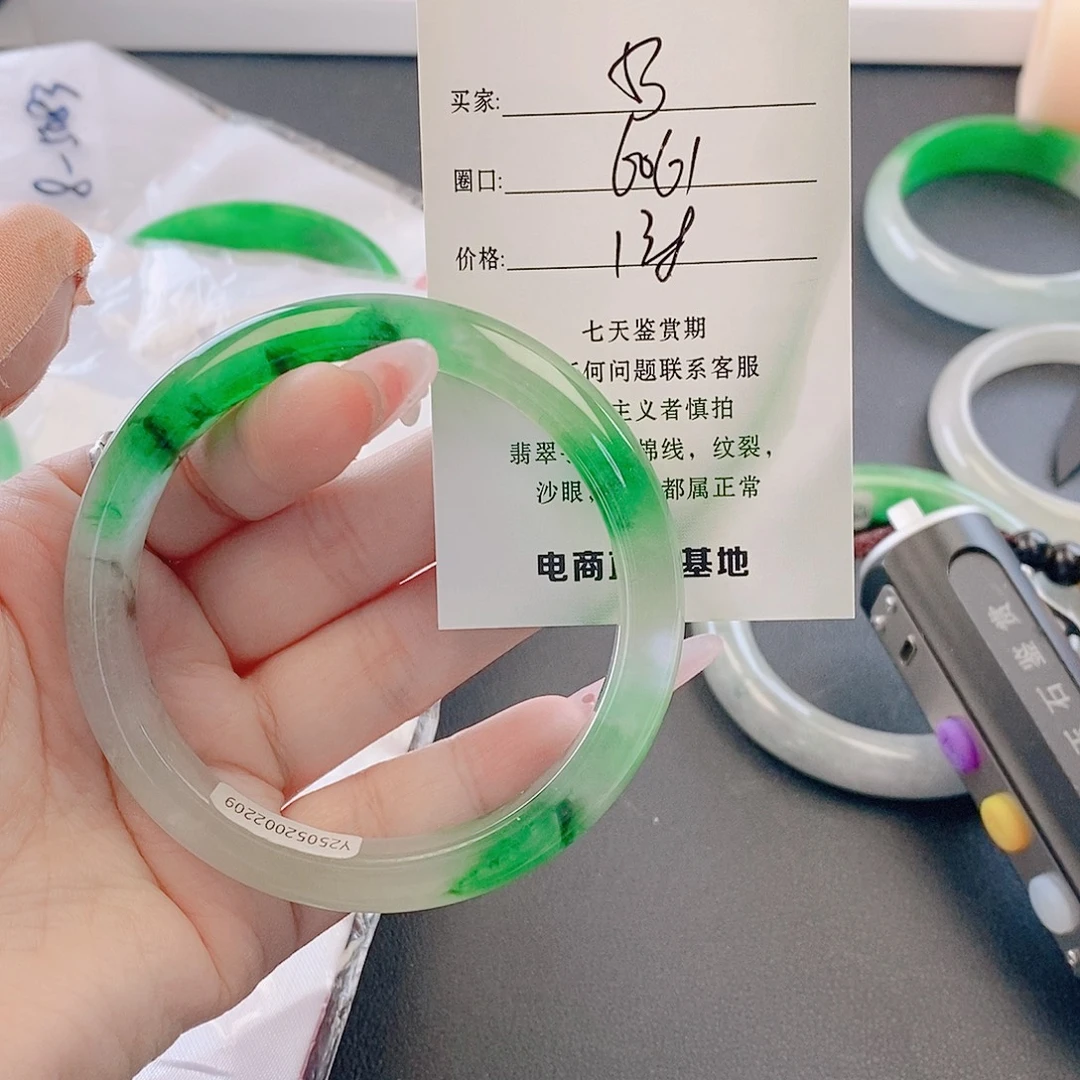 翡翠未镶嵌手镯微包容53