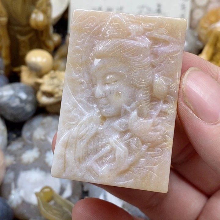 颈饰未镶嵌硅化珊瑚（珊瑚玉）