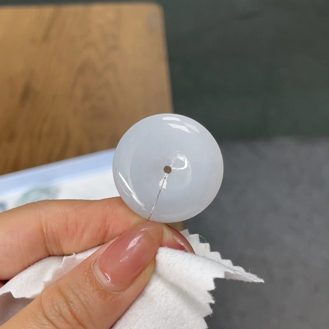 翡翠颈饰未镶嵌平安扣