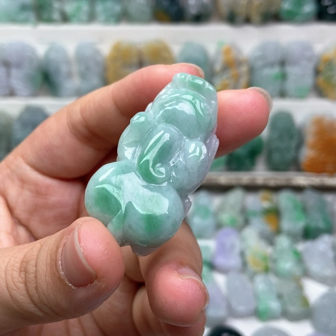 翡翠未镶嵌吊坠(赠链)