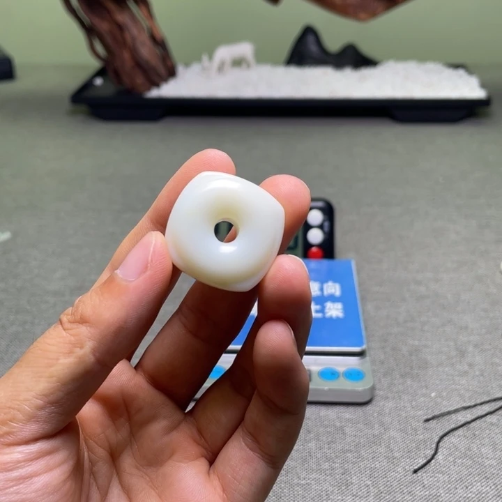 A***发和田玉未镶嵌颈饰