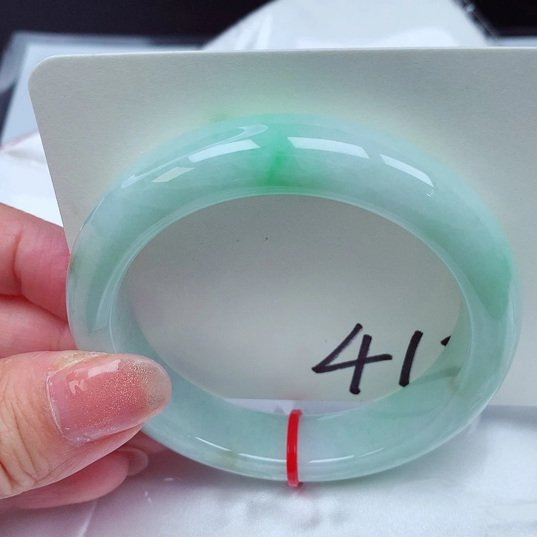 翡翠手镯未镶嵌翡翠